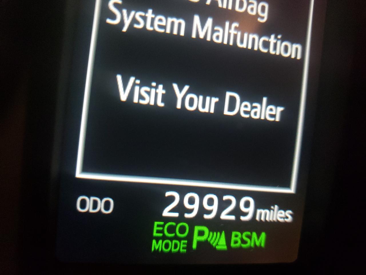 Photo 8 from auction – 2017 TOYOTA RAV4 LIMIT with VIN 2T3DFREV4HW564217