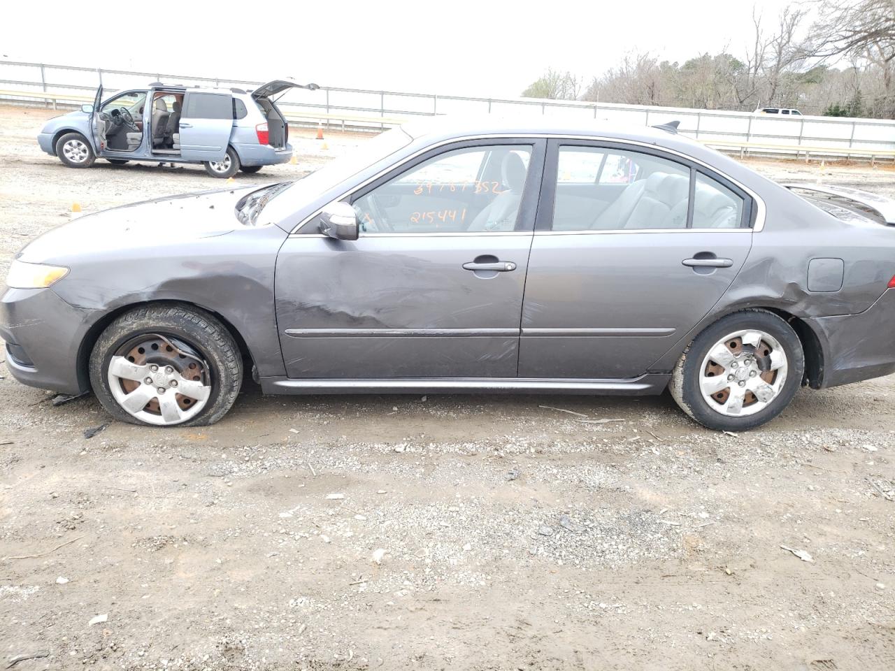 Photo 9 from auction – 2009 KIA OPTIMA LX with VIN KNAGE228595310981
