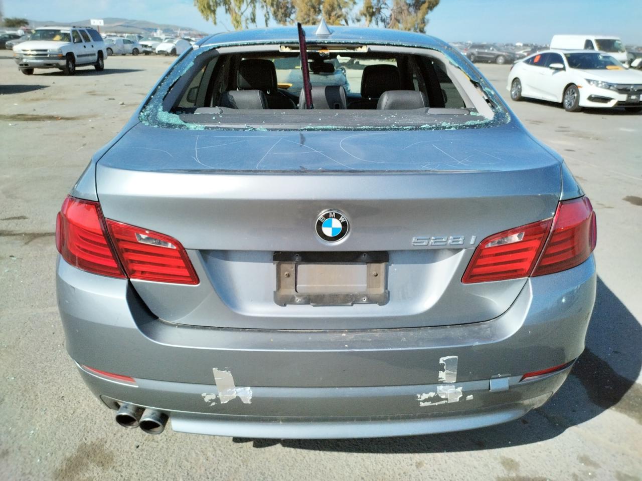 Photo 9 from auction – 2011 BMW 528 I with VIN WBAFR1C58BDJ97733