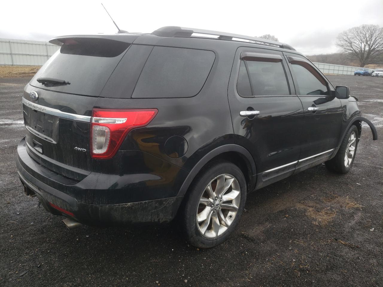Photo 4 from auction – 2012 FORD EXPLORER L with VIN 1FMHK8F85CGA03931