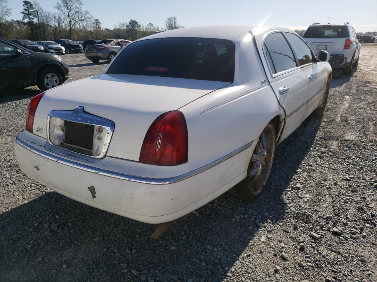 Photo 4 from auction – 2001 LINCOLN TOWN CAR E with VIN 1LNHM81W01Y645397