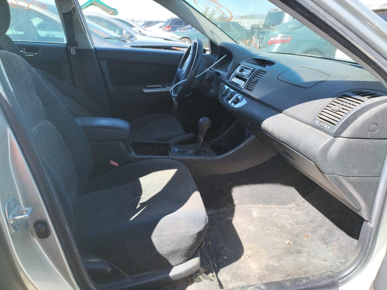 Photo 5 from auction – 2002 TOYOTA CAMRY LE with VIN JTDBE32K220046958