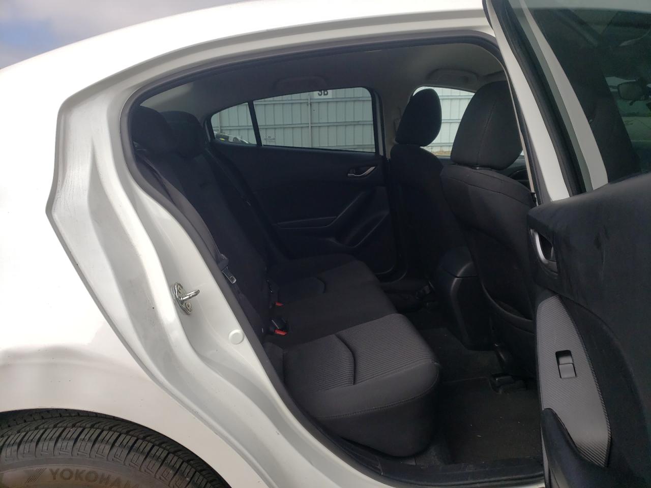 Photo 6 from auction – 2015 MAZDA 3 TOURING with VIN JM1BM1V70F1263052
