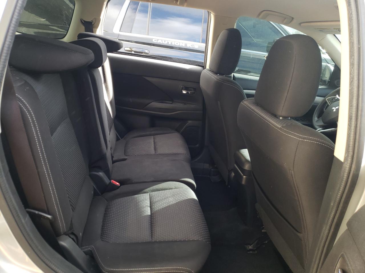 Photo 6 from auction – 2018 MITSUBISHI OUTLANDER with VIN JA4AD2A34JJ004927