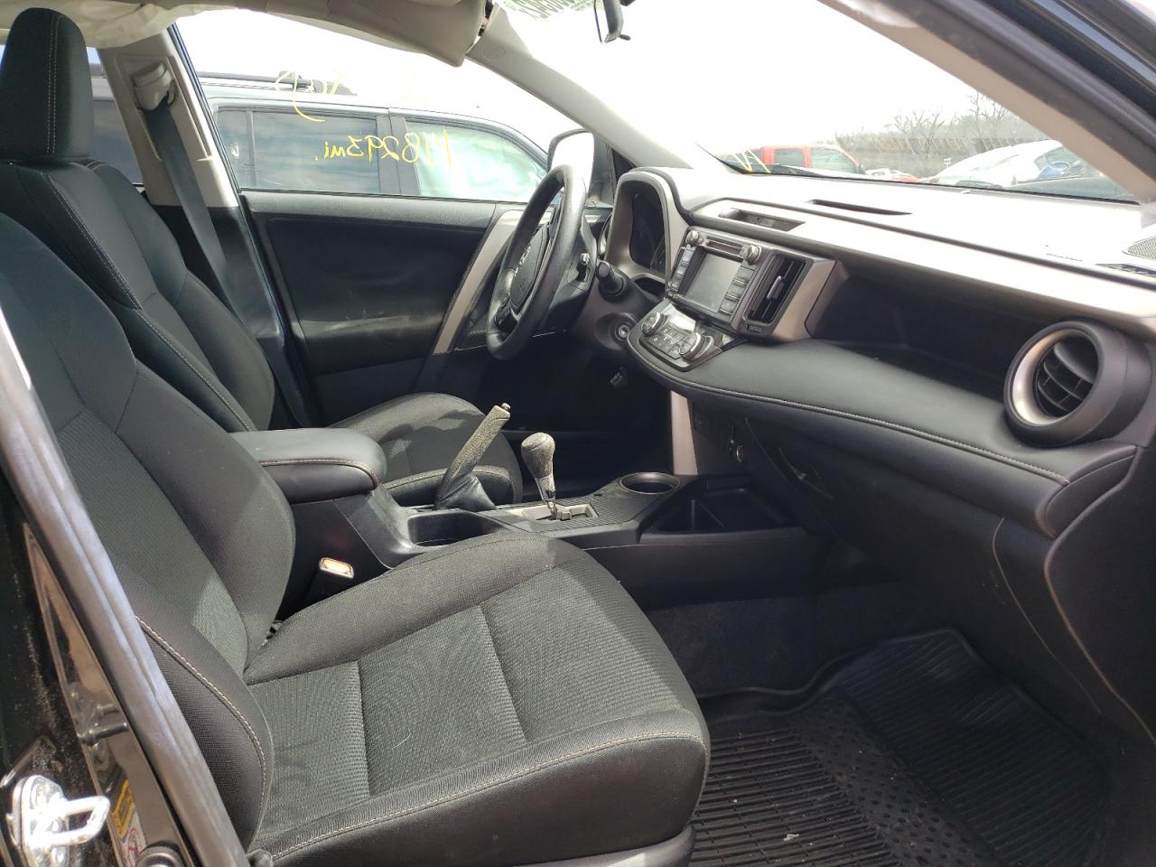 Photo 5 from auction – 2015 TOYOTA RAV4 XLE with VIN 2T3RFREV3FW343324