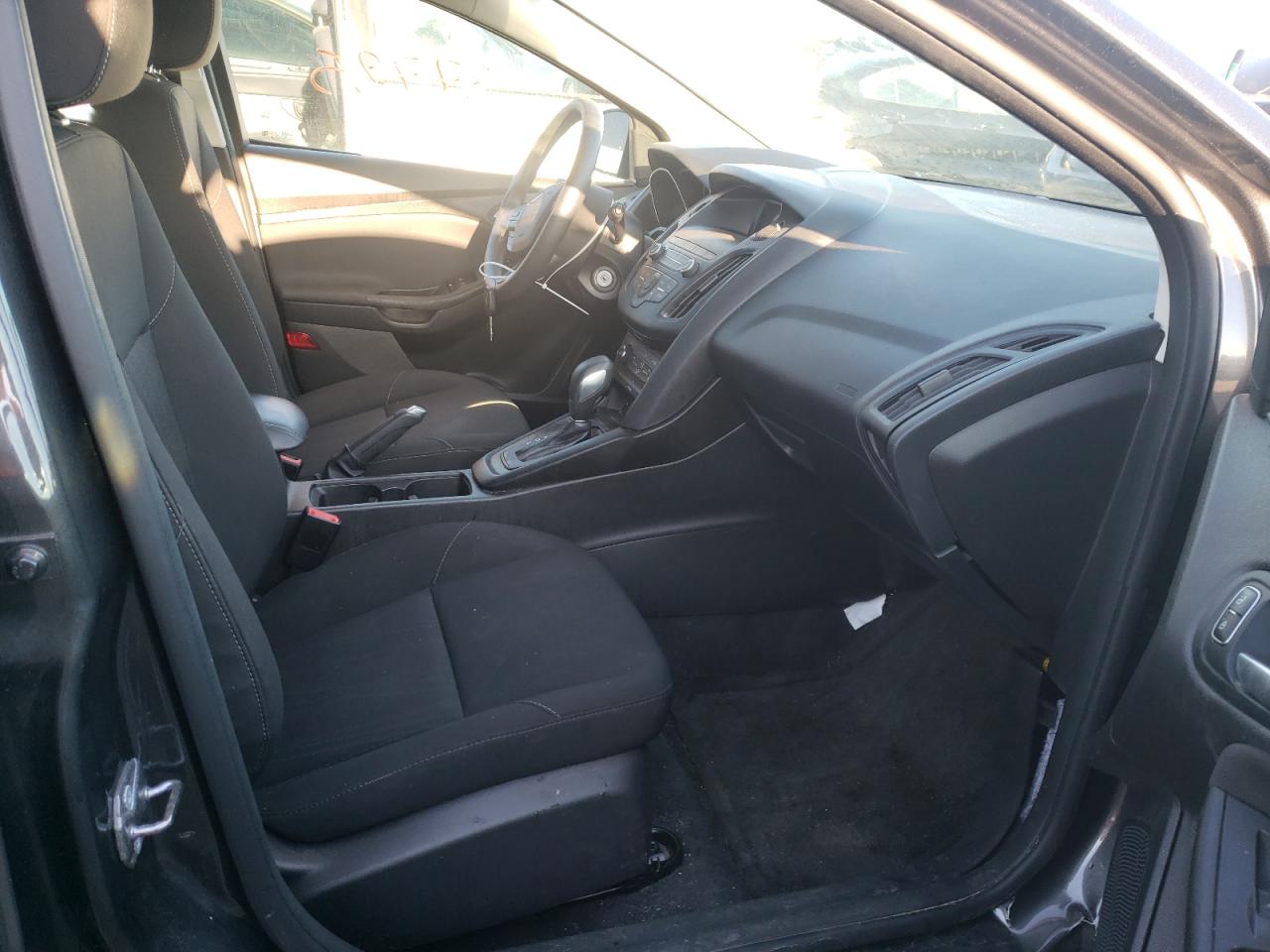 Photo 5 from auction – 2018 FORD FOCUS SE with VIN 1FADP3K26JL234582
