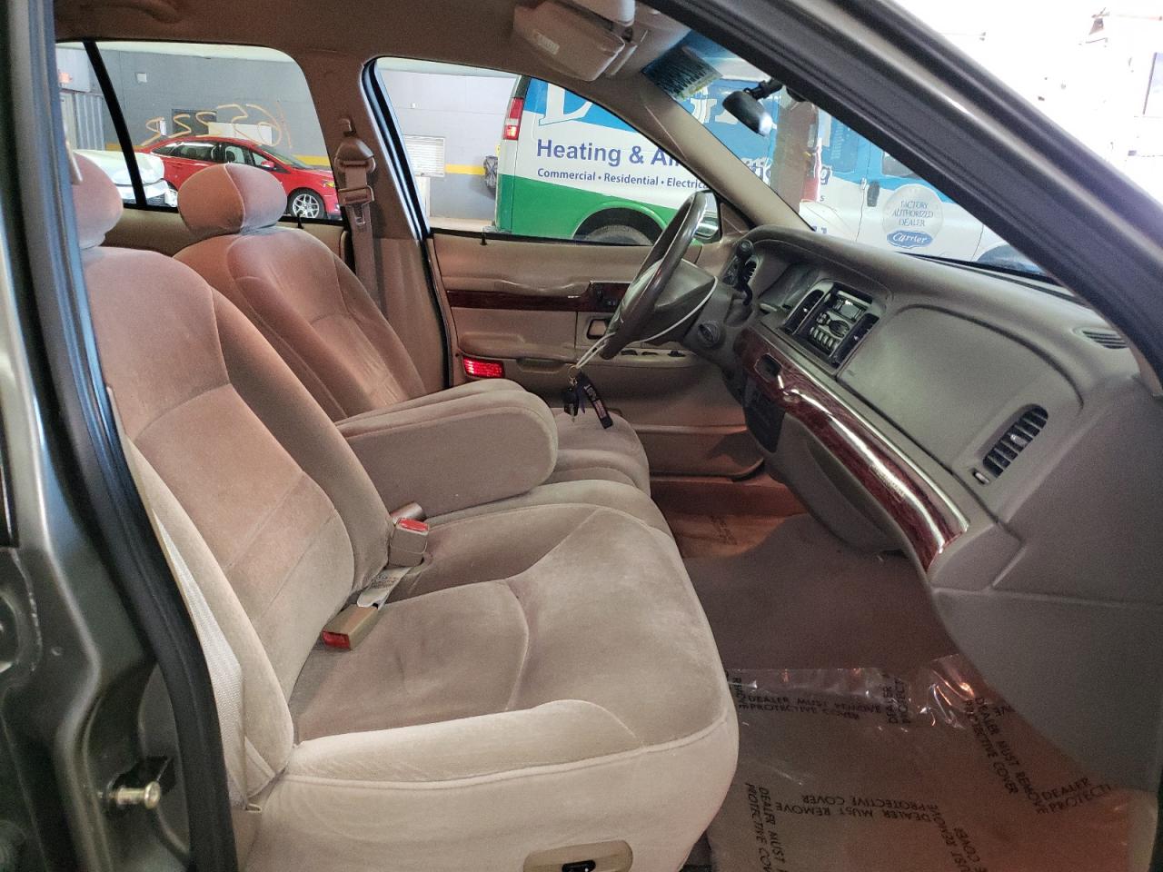 Photo 5 from auction – 2001 MERCURY GRAND MARQ with VIN 2MEFM75W41X608836