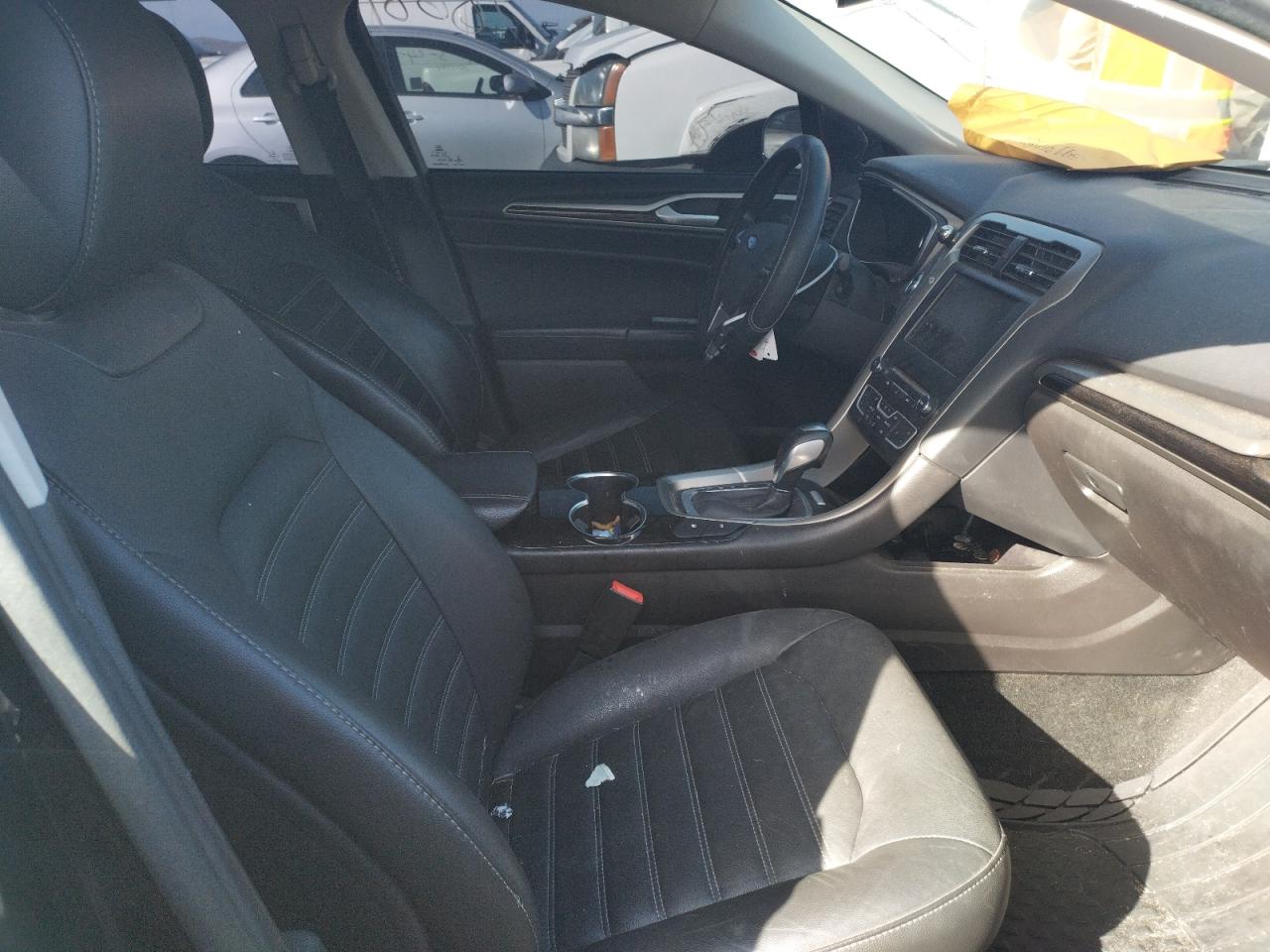 Photo 5 from auction – 2016 FORD FUSION SE with VIN 3FA6P0PU5GR305959