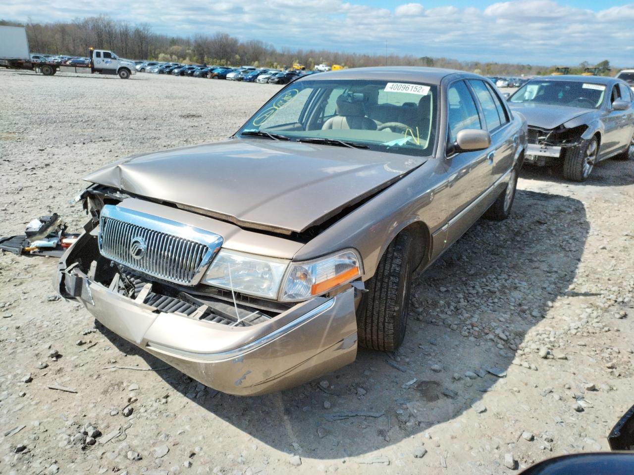 Photo 2 from auction – 2005 MERCURY GRAND MARQ with VIN 2MEFM75W75X613809