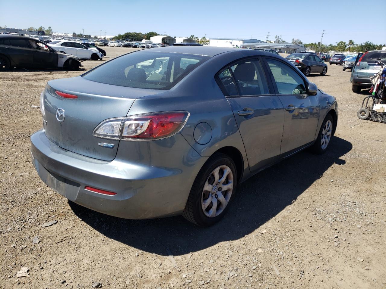 Photo 4 from auction – 2013 MAZDA 3 I with VIN JM1BL1U83D1717126