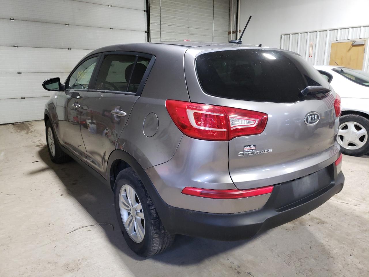 Photo 3 from auction – 2011 KIA SPORTAGE L with VIN KNDPBCA25B7073059