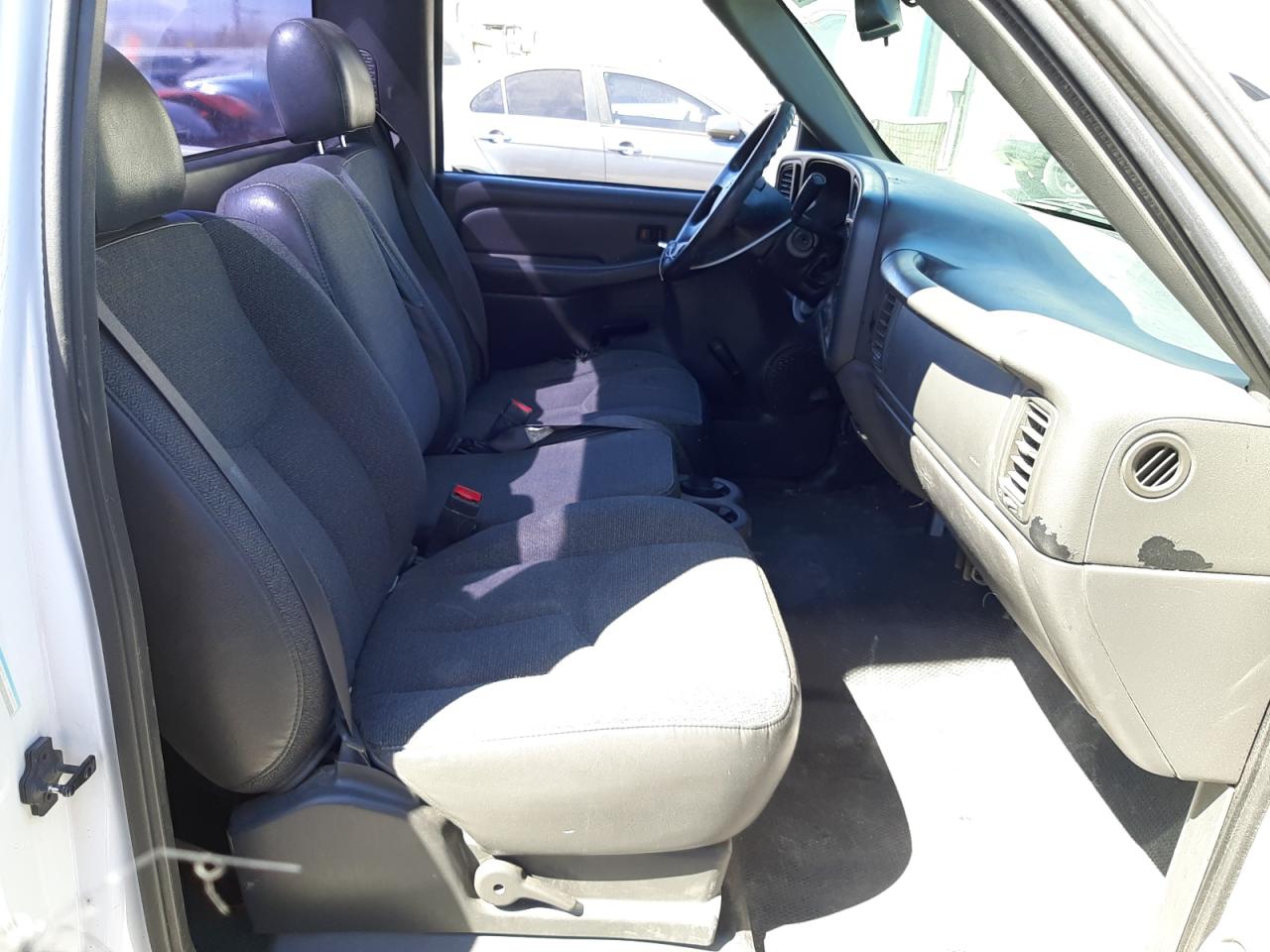 Photo 5 from auction – 2004 CHEVROLET SILVERADO with VIN 1GCEC14X24Z144452