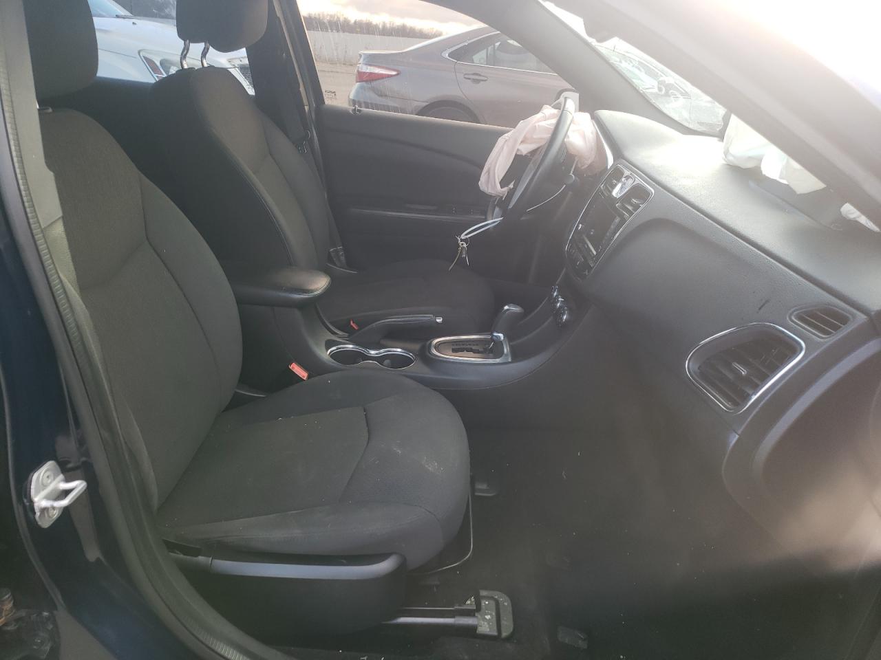 Photo 5 from auction – 2013 CHRYSLER 200 TOURIN with VIN 1C3CCBBB1DN611909
