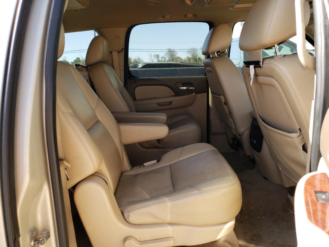 Photo 6 from auction – 2013 CHEVROLET SUBURBAN C with VIN 1GNSCKE03DR333242