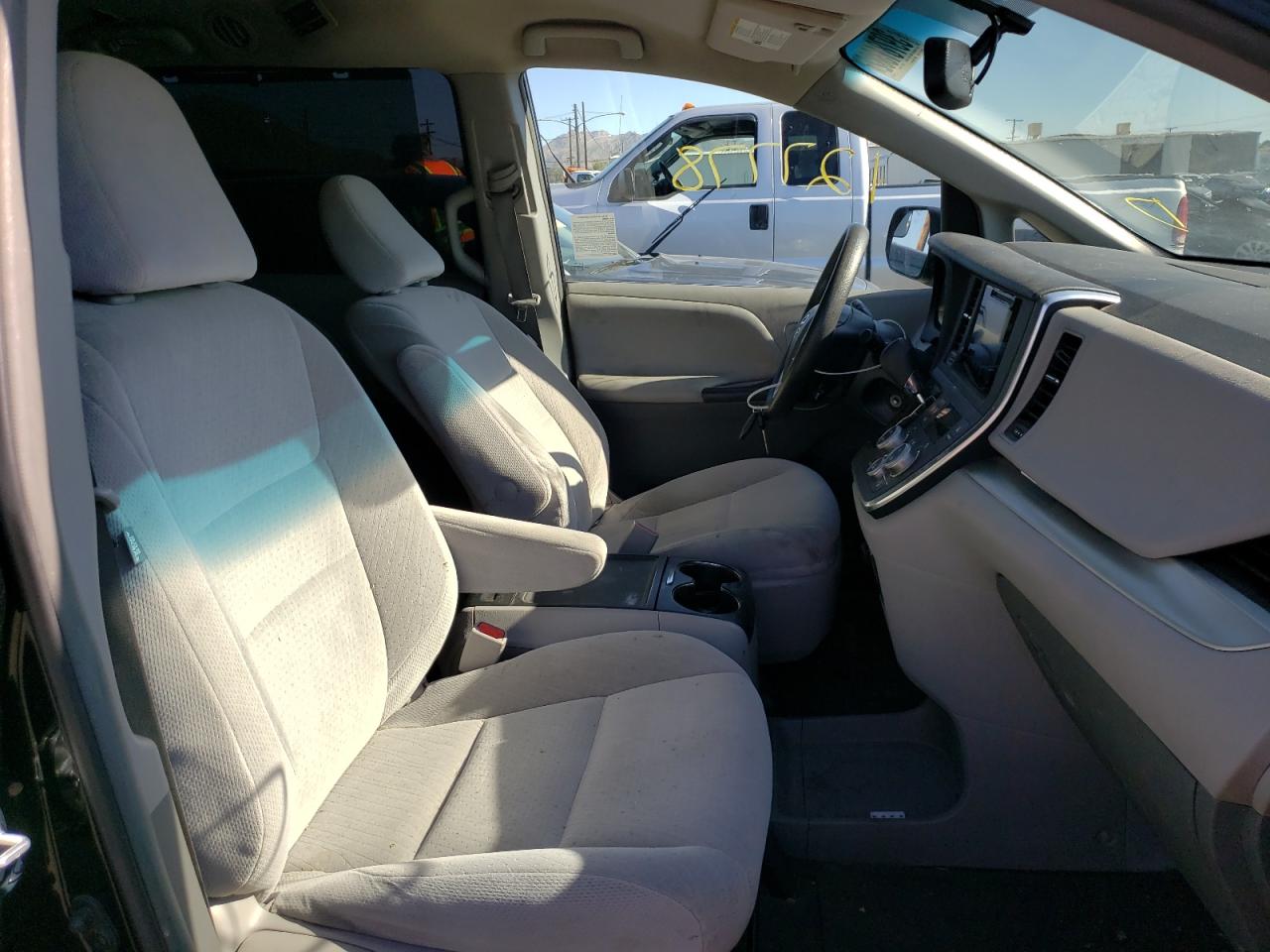 Photo 5 from auction – 2015 TOYOTA SIENNA LE with VIN 5TDKK3DC7FS668912
