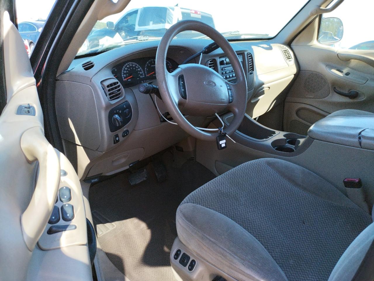 Photo 9 from auction – 2000 FORD EXPEDITION with VIN 1FMRU156XYLB40142