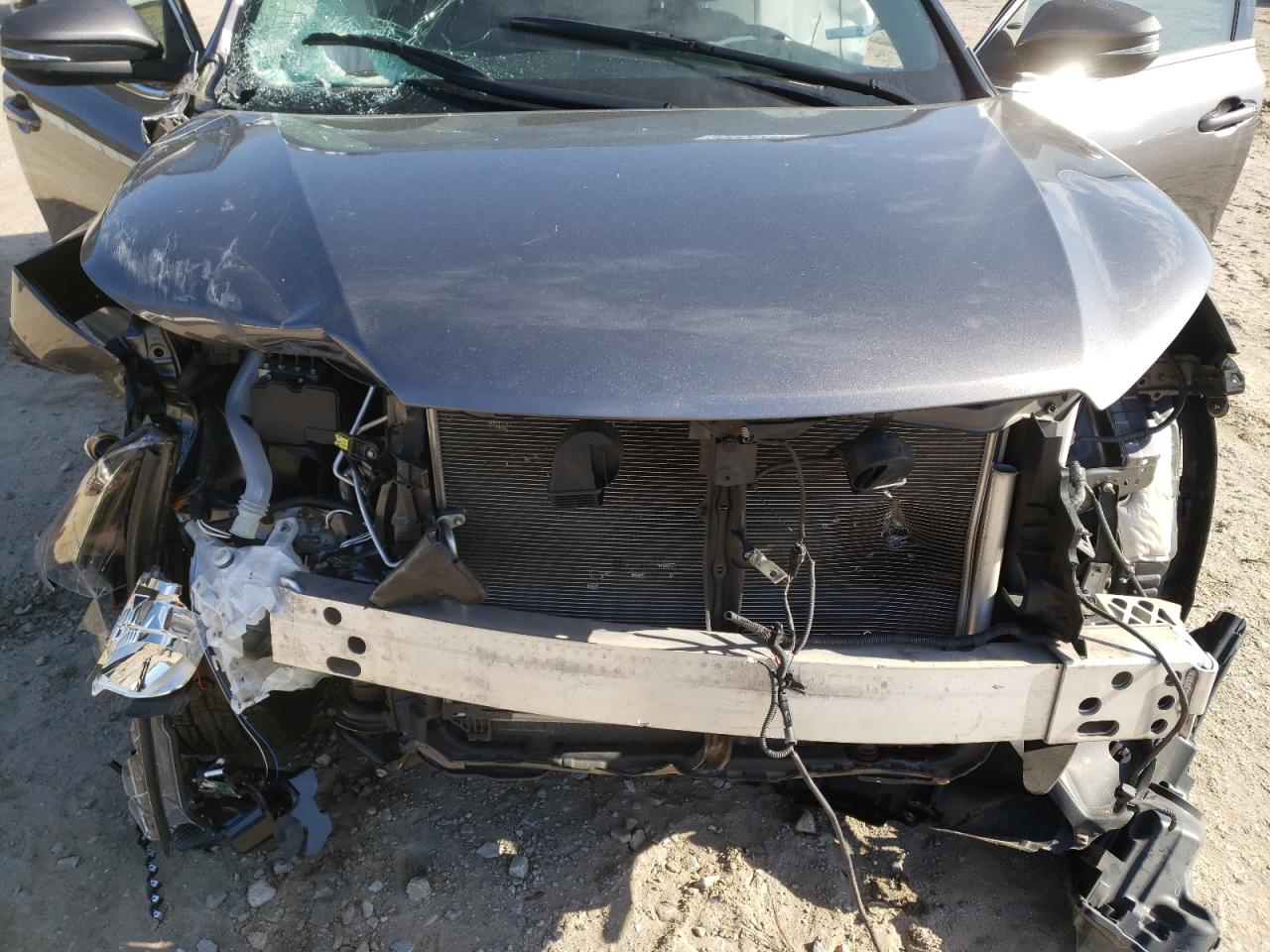 Photo 7 from auction – 2019 TOYOTA HIGHLANDER with VIN 5TDKZRFH7KS556158