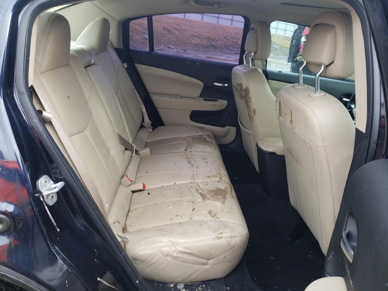 Photo 6 from auction – 2012 CHRYSLER 200 LIMITE with VIN 1C3CCBCBXCN188132
