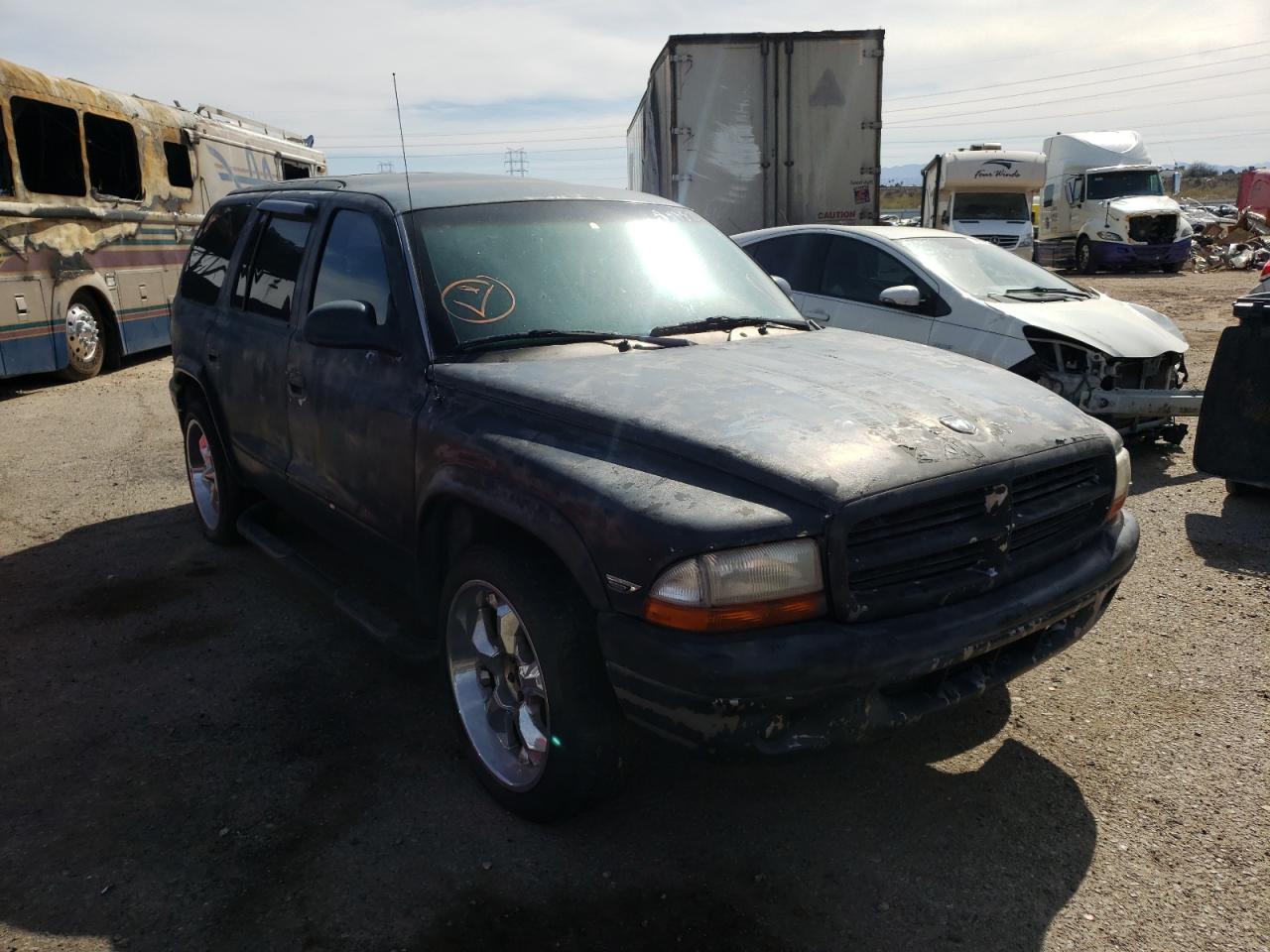 DODGE DURANGO 2000 with VIN 1B4HR28Y8YF173530 - Photo from auction