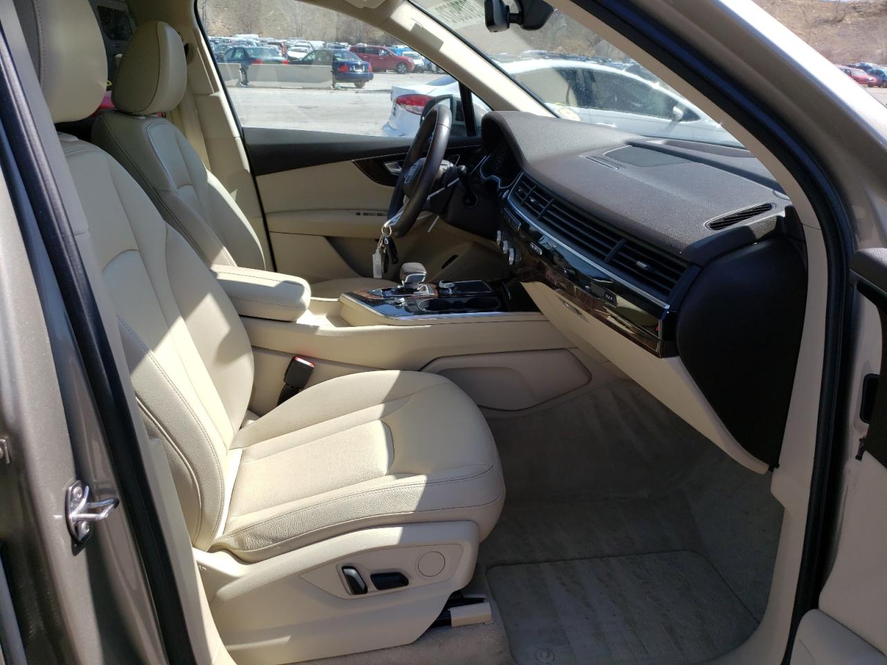 Photo 5 from auction – 2017 AUDI Q7 PREMIUM with VIN WA1LAAF72HD021841