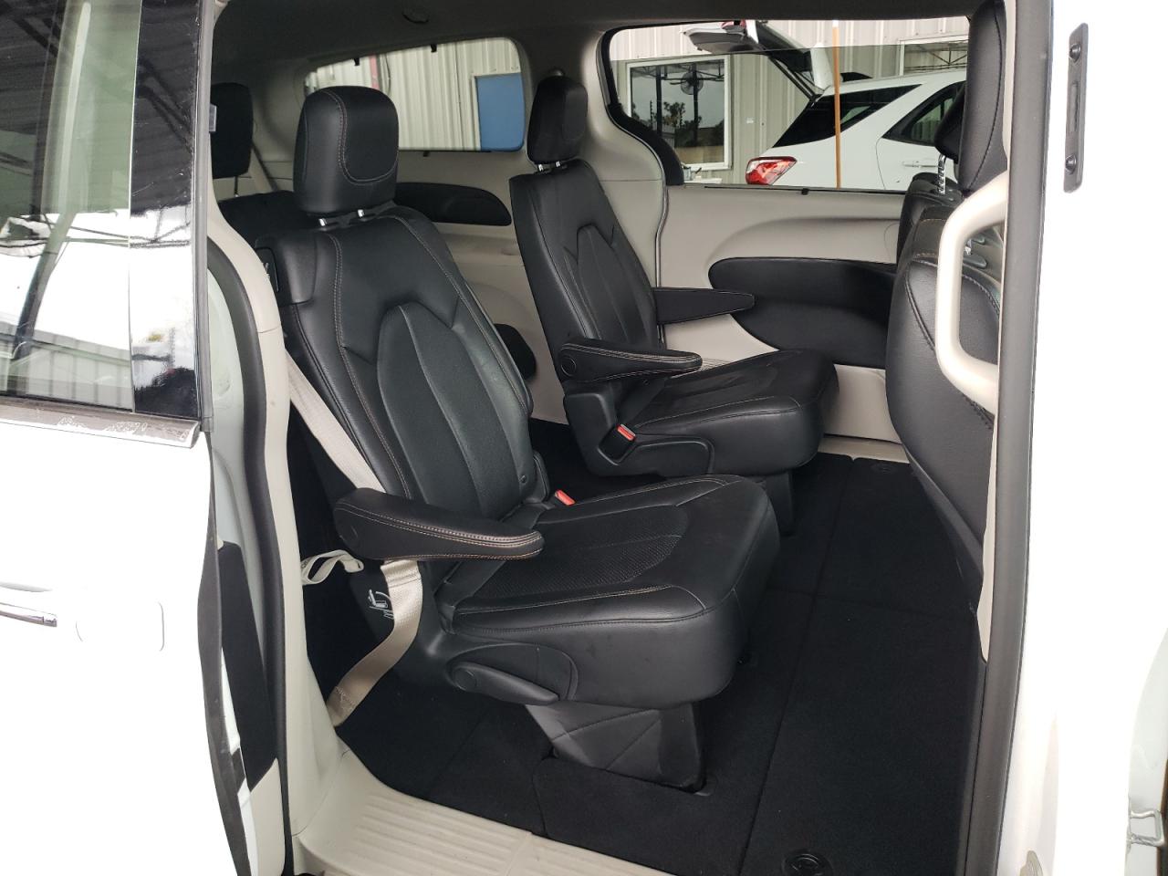Photo 6 from auction – 2018 CHRYSLER PACIFICA T with VIN 2C4RC1BG5JR323093