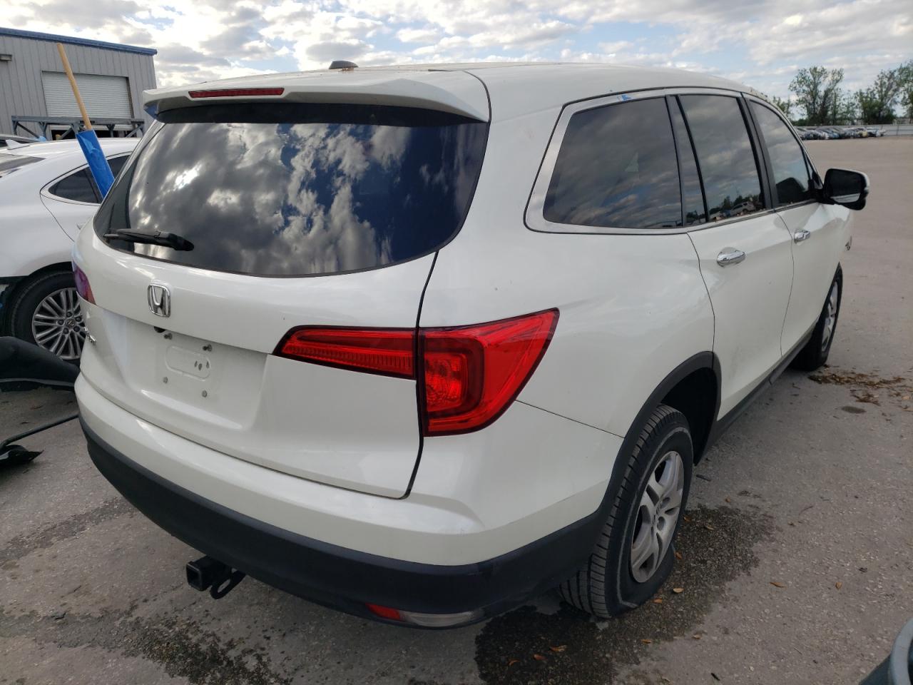Photo 4 from auction – 2016 HONDA PILOT EXL with VIN 5FNYF5H82GB051441