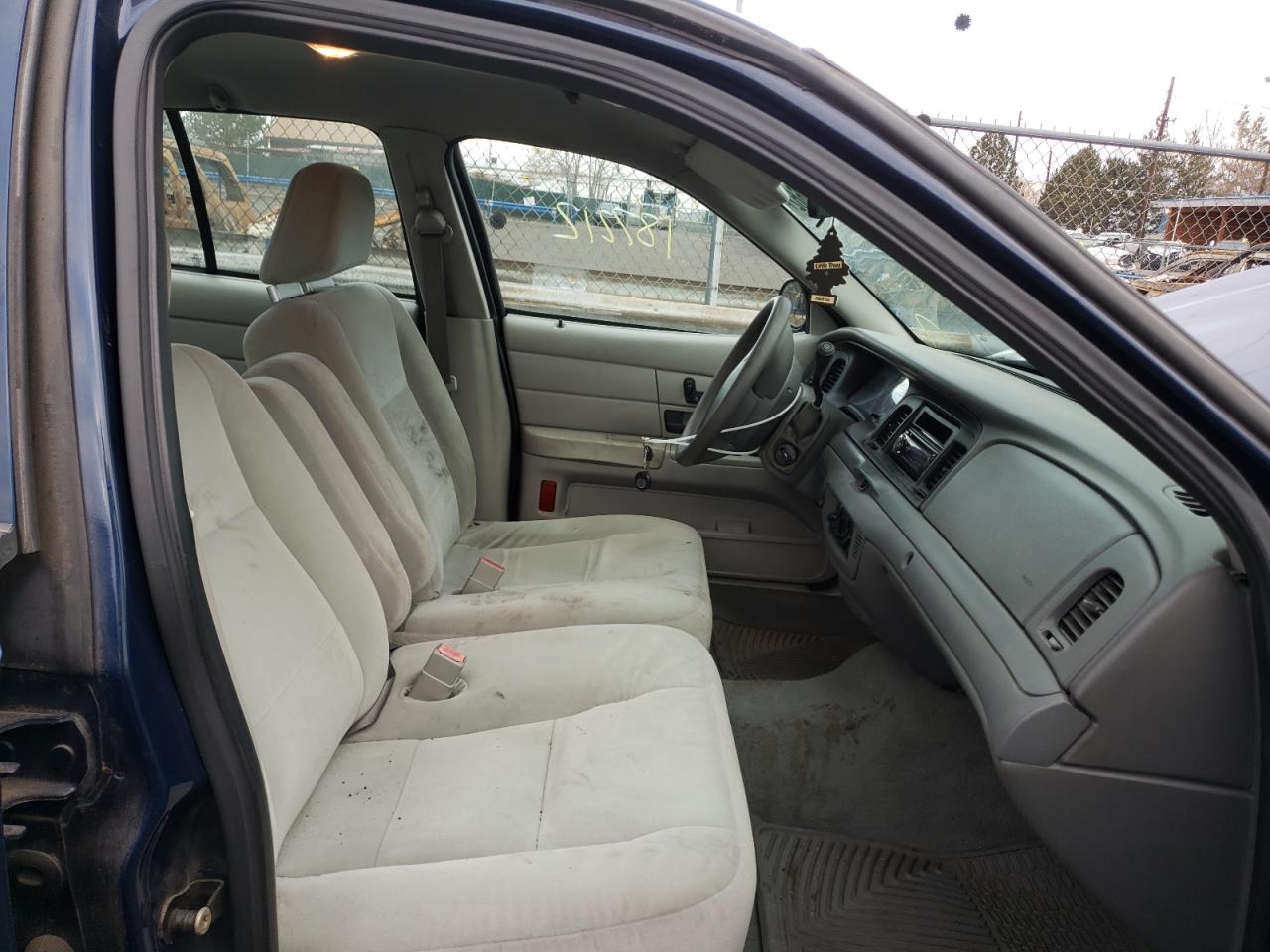 Photo 5 from auction – 2005 FORD CROWN VICT with VIN 2FAFP71W85X113601