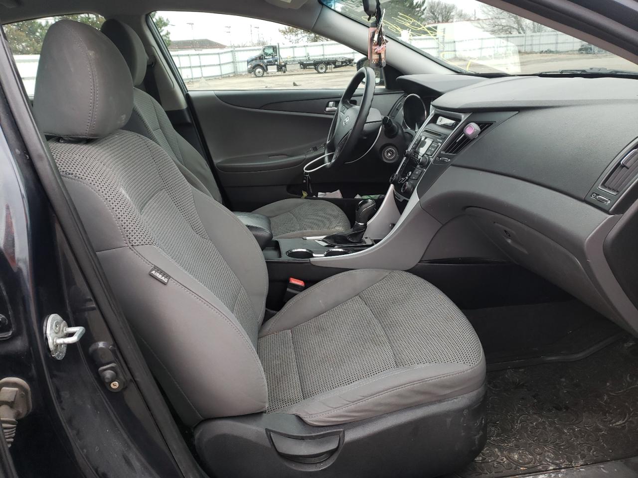 Photo 5 from auction – 2011 HYUNDAI SONATA GLS with VIN 5NPEB4AC3BH288313