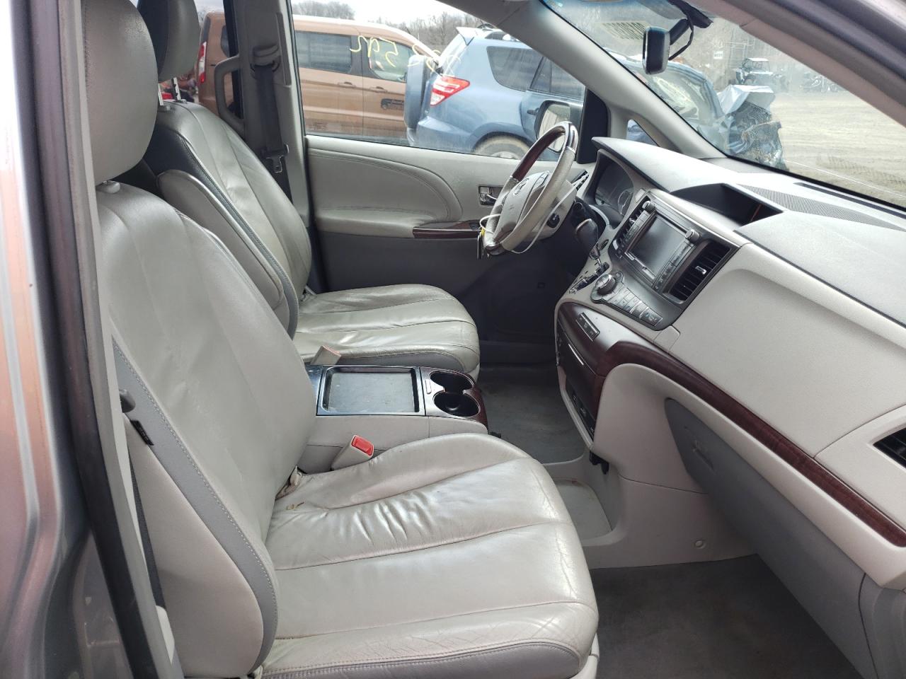 Photo 5 from auction – 2011 TOYOTA SIENNA XLE with VIN 5TDDK3DC4BS001119