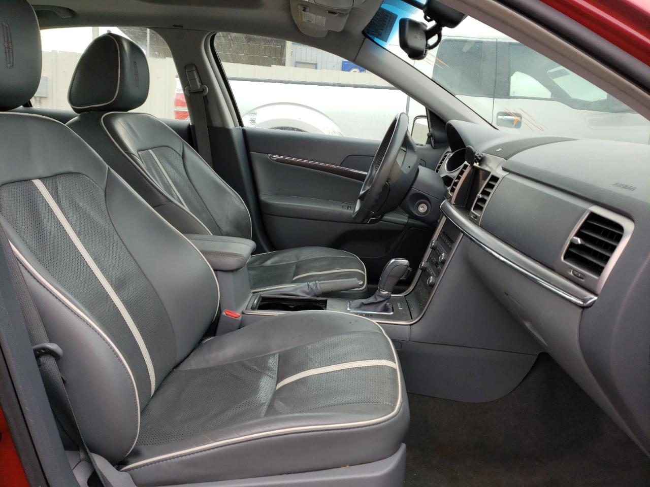 Photo 5 from auction – 2010 LINCOLN MKZ with VIN 3LNHL2GC5AR636562