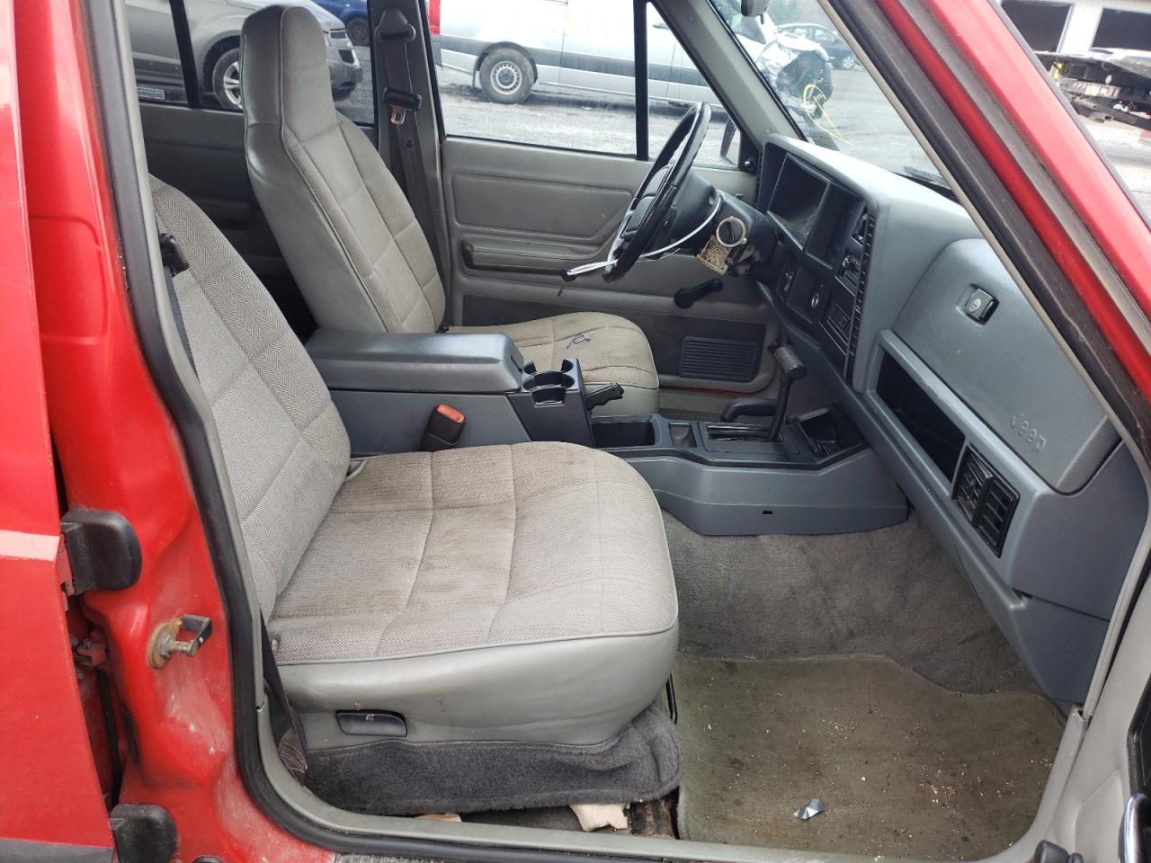 Photo 5 from auction – 1996 JEEP CHEROKEE S with VIN 1J4FJ68S9TL179488