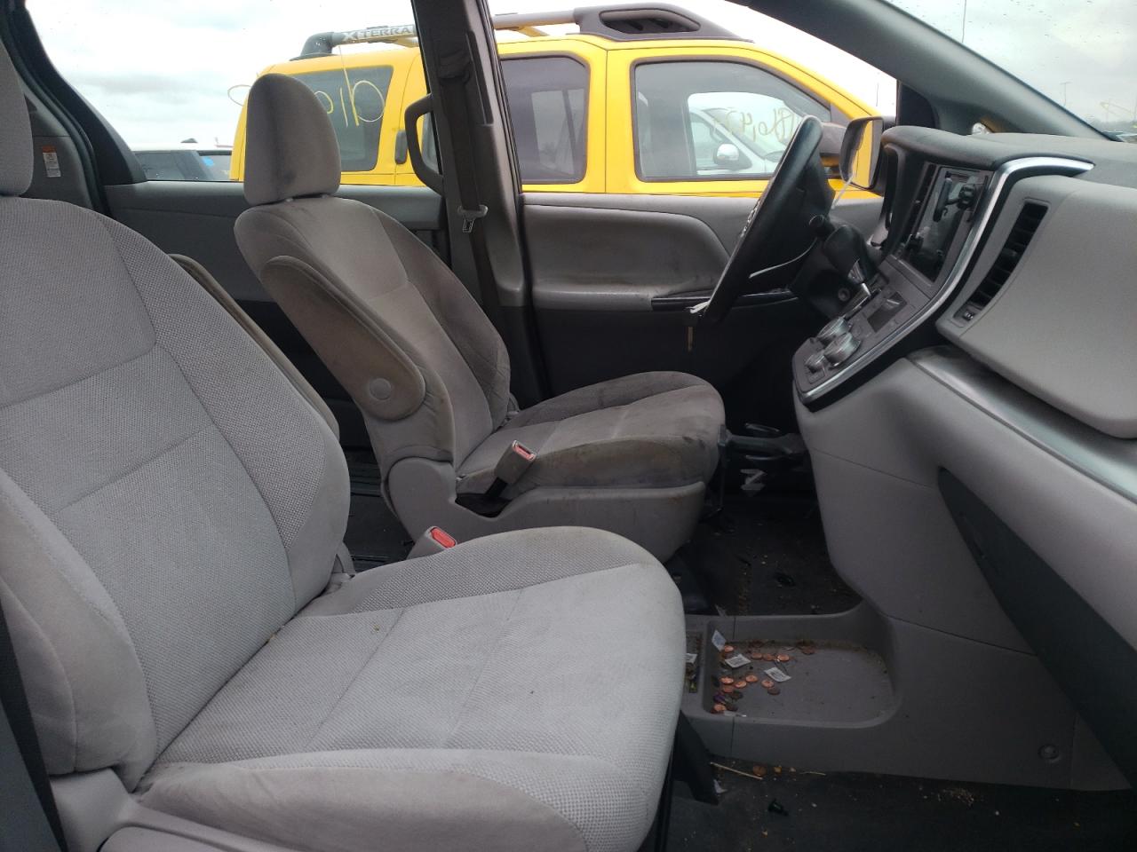 Photo 5 from auction – 2017 TOYOTA SIENNA with VIN 5TDZZ3DC9HS804809