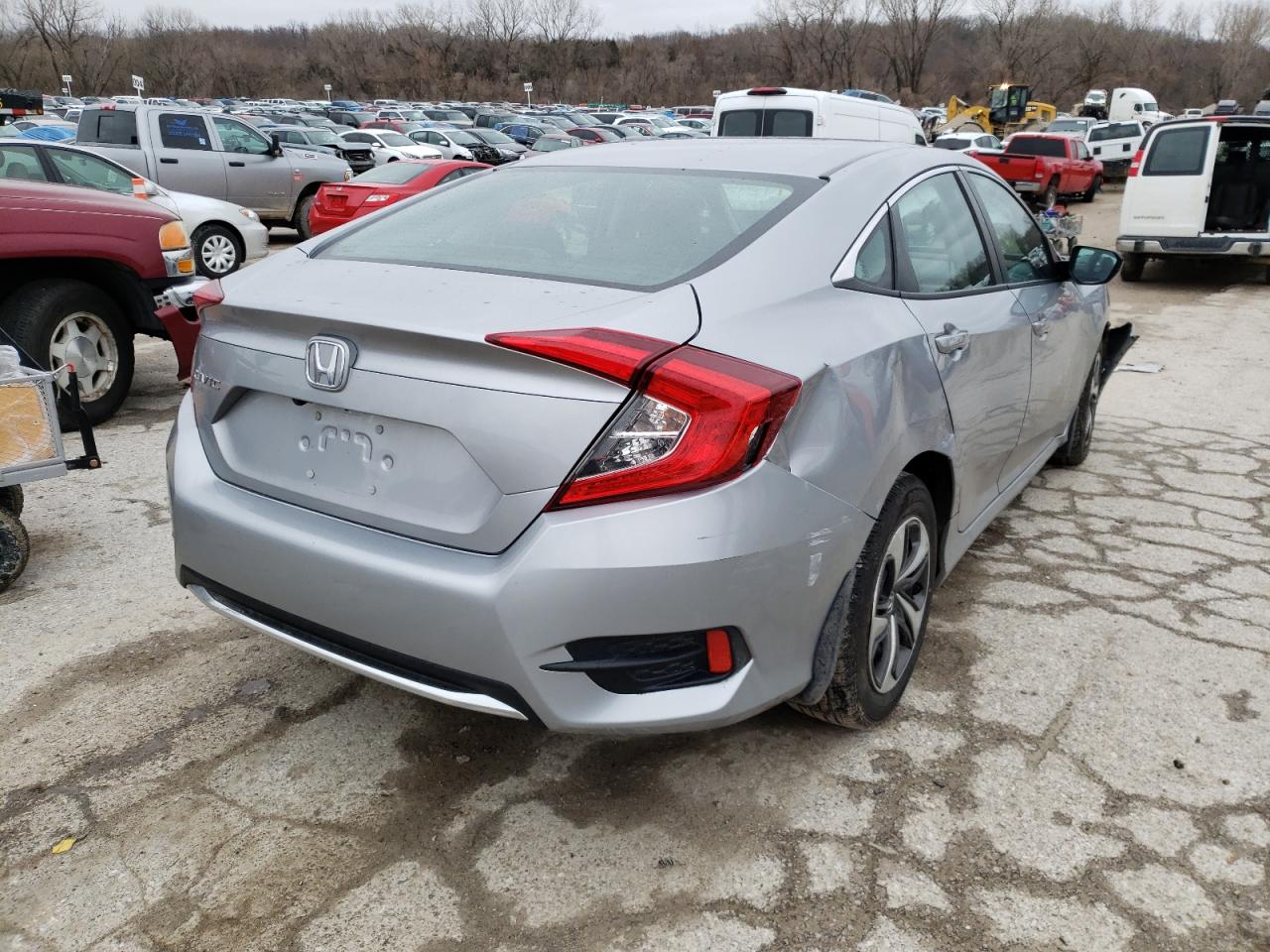 Photo 4 from auction – 2019 HONDA CIVIC LX with VIN 19XFC2E69KE004097