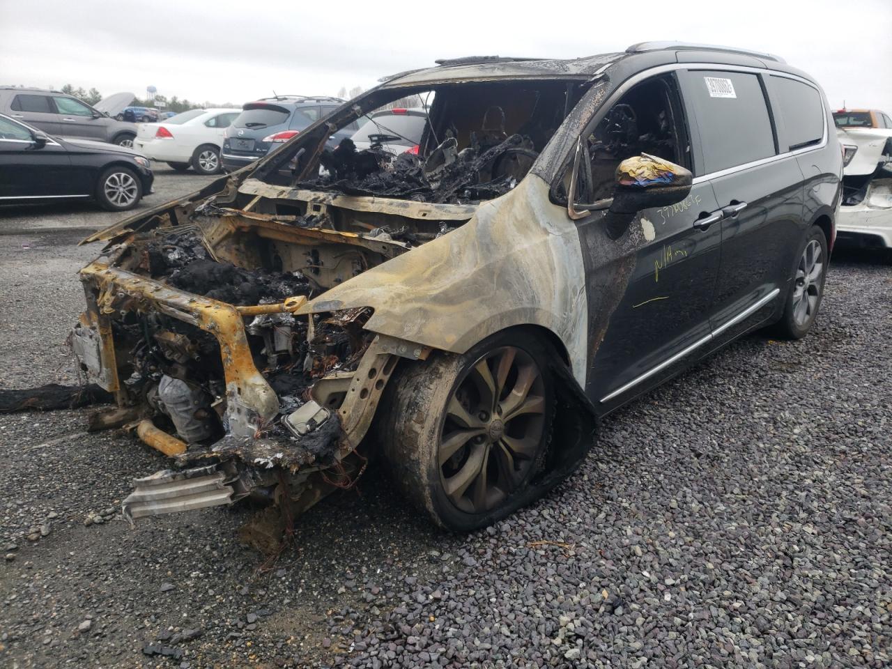 Photo 2 from auction – 2017 CHRYSLER PACIFICA L with VIN 2C4RC1GG0HR647572