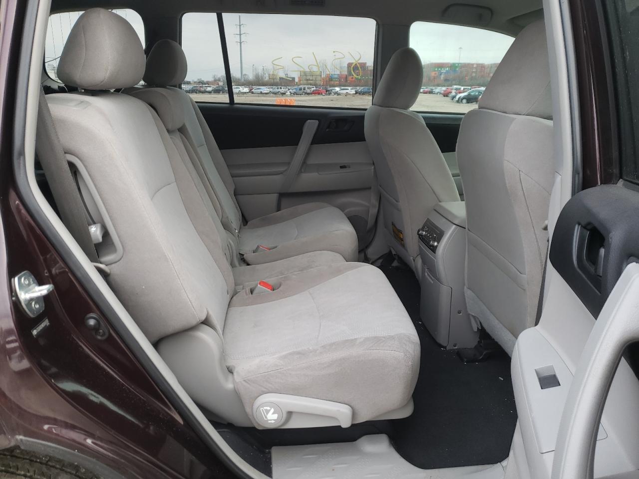 Photo 6 from auction – 2013 TOYOTA HIGHLANDER with VIN 5TDZA3EHXDS045597