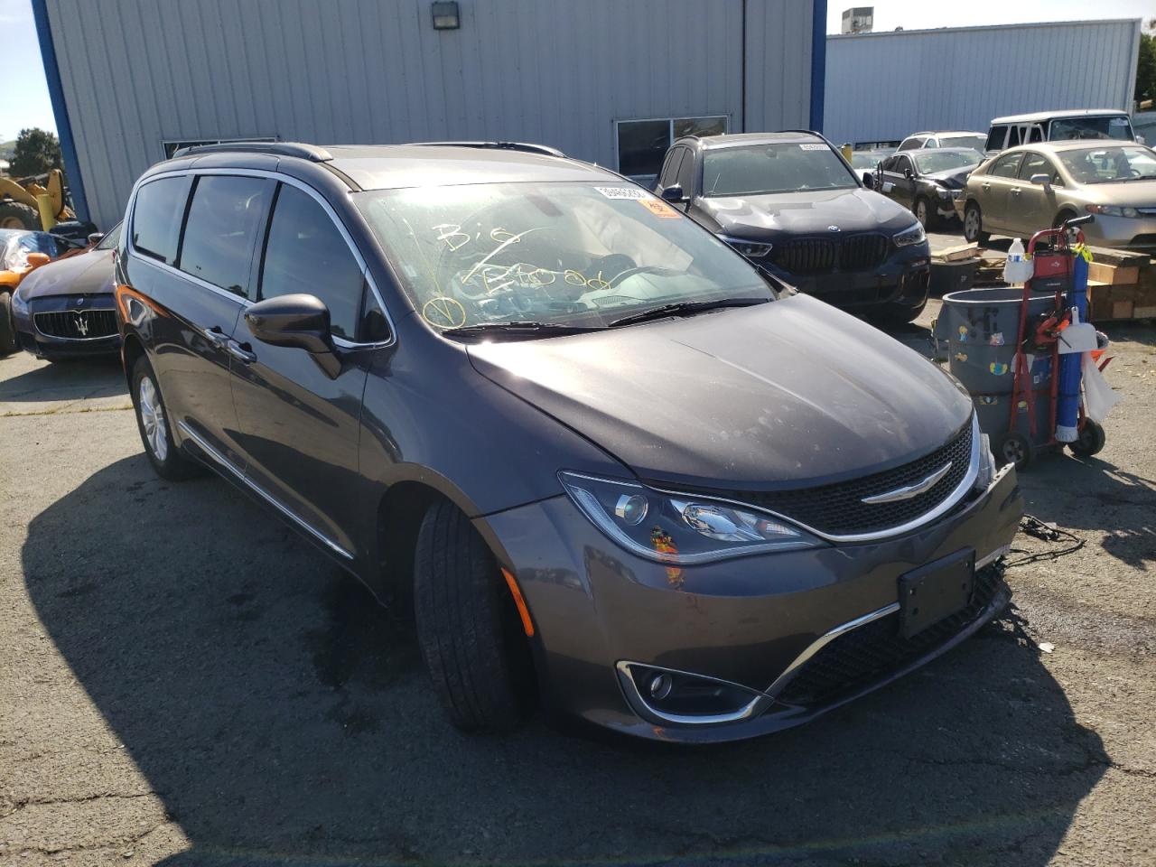CHRYSLER PACIFICA T 2017 with VIN 2C4RC1BG9HR539796 - Photo from auction