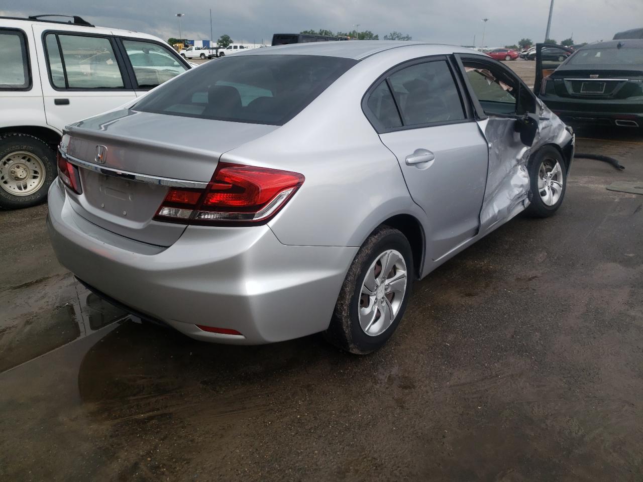 Photo 4 from auction – 2015 HONDA CIVIC LX with VIN 19XFB2F55FE104261