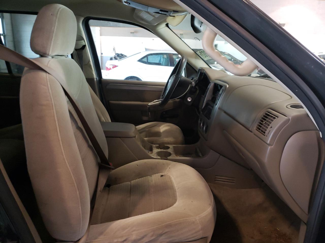 Photo 5 from auction – 2004 FORD EXPLORER X with VIN 1FMDU73K54UB27803