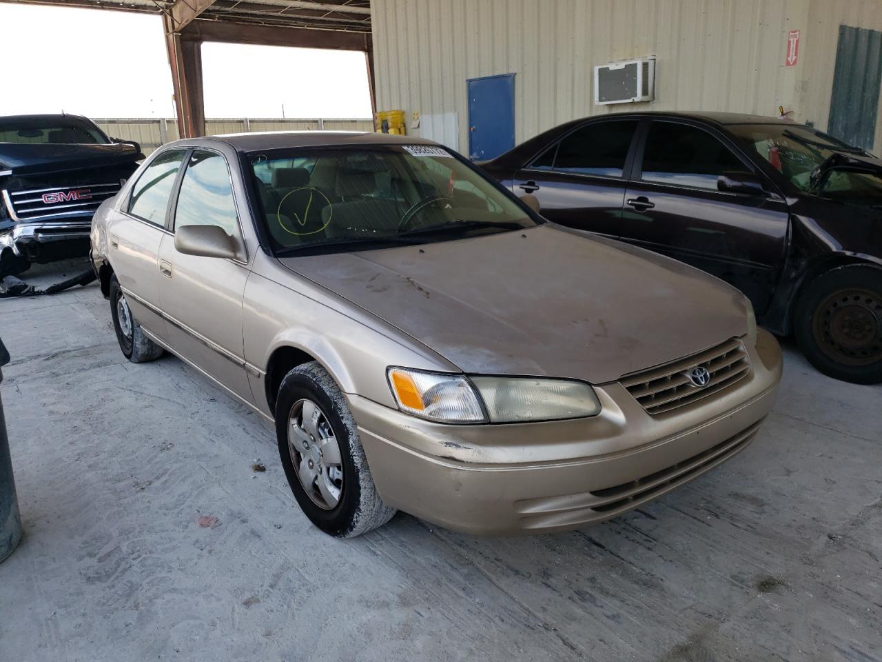 TOYOTA CAMRY CE 1997 with VIN 4T1BG22K7VU795557 - Photo from auction