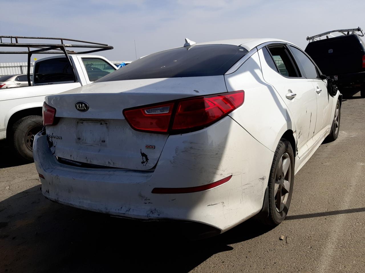 Photo 4 from auction – 2015 KIA OPTIMA LX with VIN 5XXGM4A70FG375559