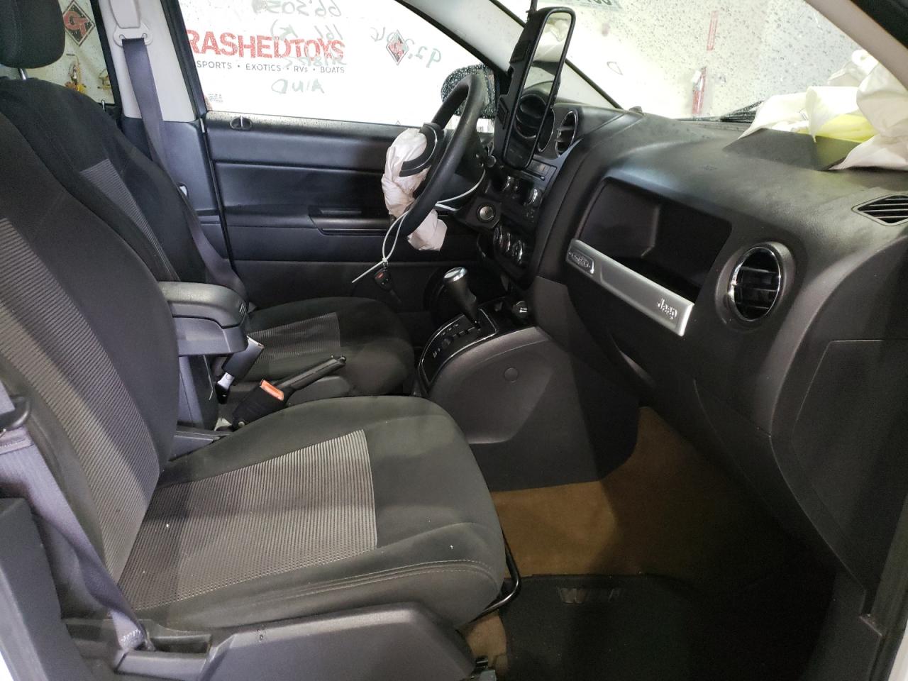 Photo 5 from auction – 2017 JEEP COMPASS SP with VIN 1C4NJDBB2HD105619