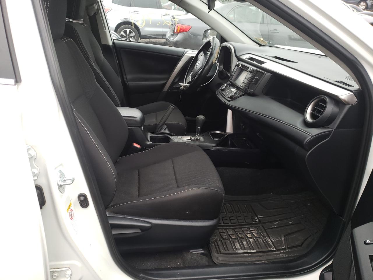 Photo 5 from auction – 2017 TOYOTA RAV4 XLE with VIN JTMRFREV0HJ145589