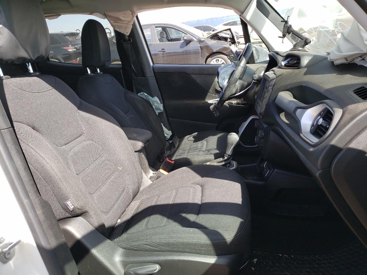 Photo 5 from auction – 2018 JEEP RENEGADE L with VIN ZACCJBBBXJPJ33667