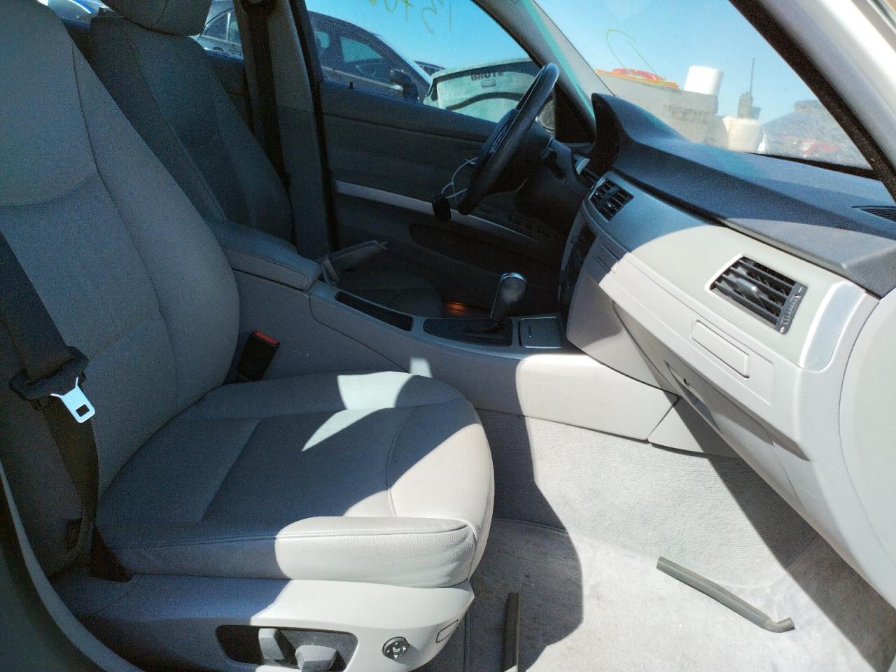 Photo 5 from auction – 2006 BMW 330 I with VIN WBAVB33536PS16897