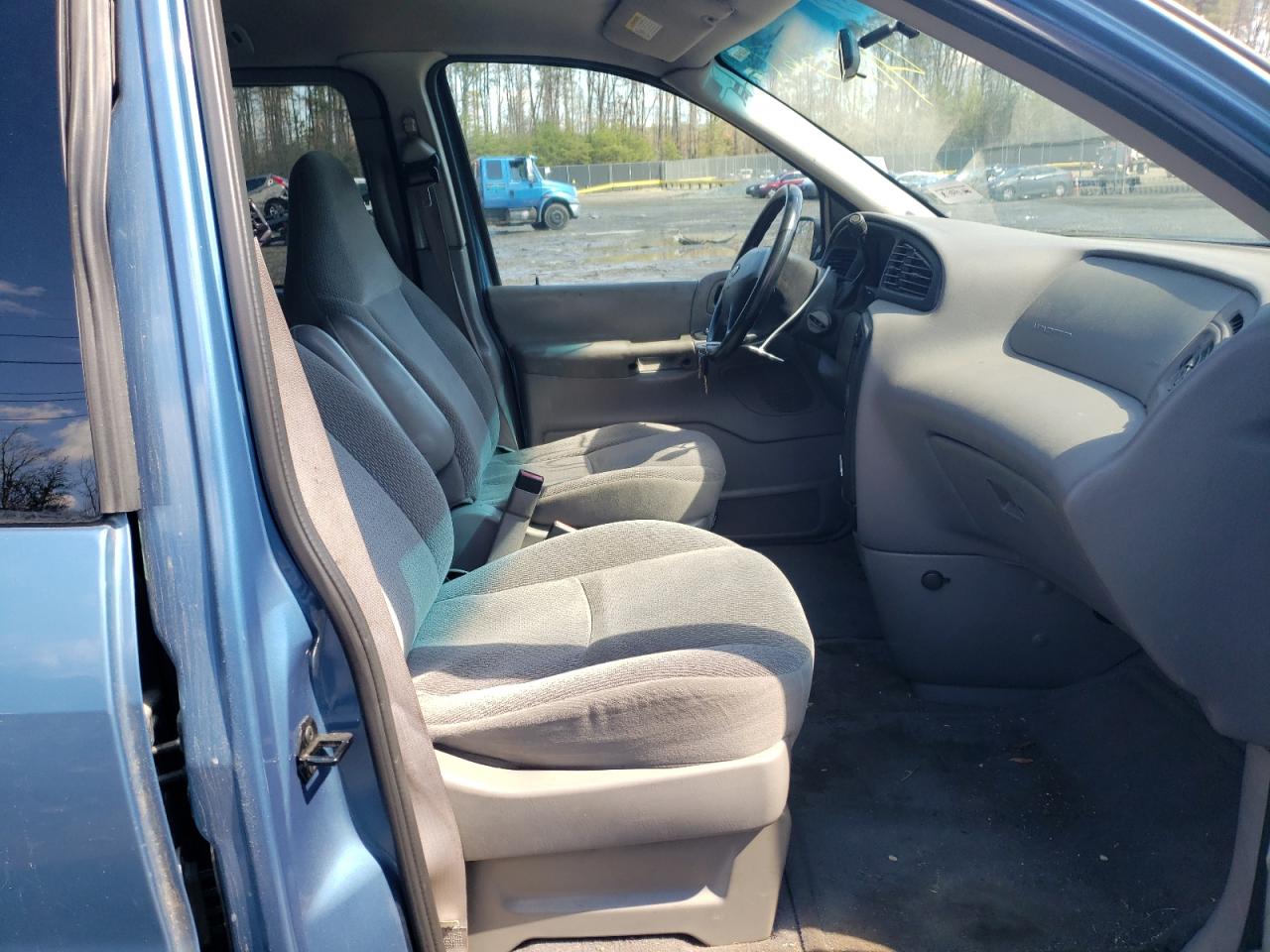 Photo 5 from auction – 2002 FORD WINDSTAR L with VIN 2FMZA50422BB60673