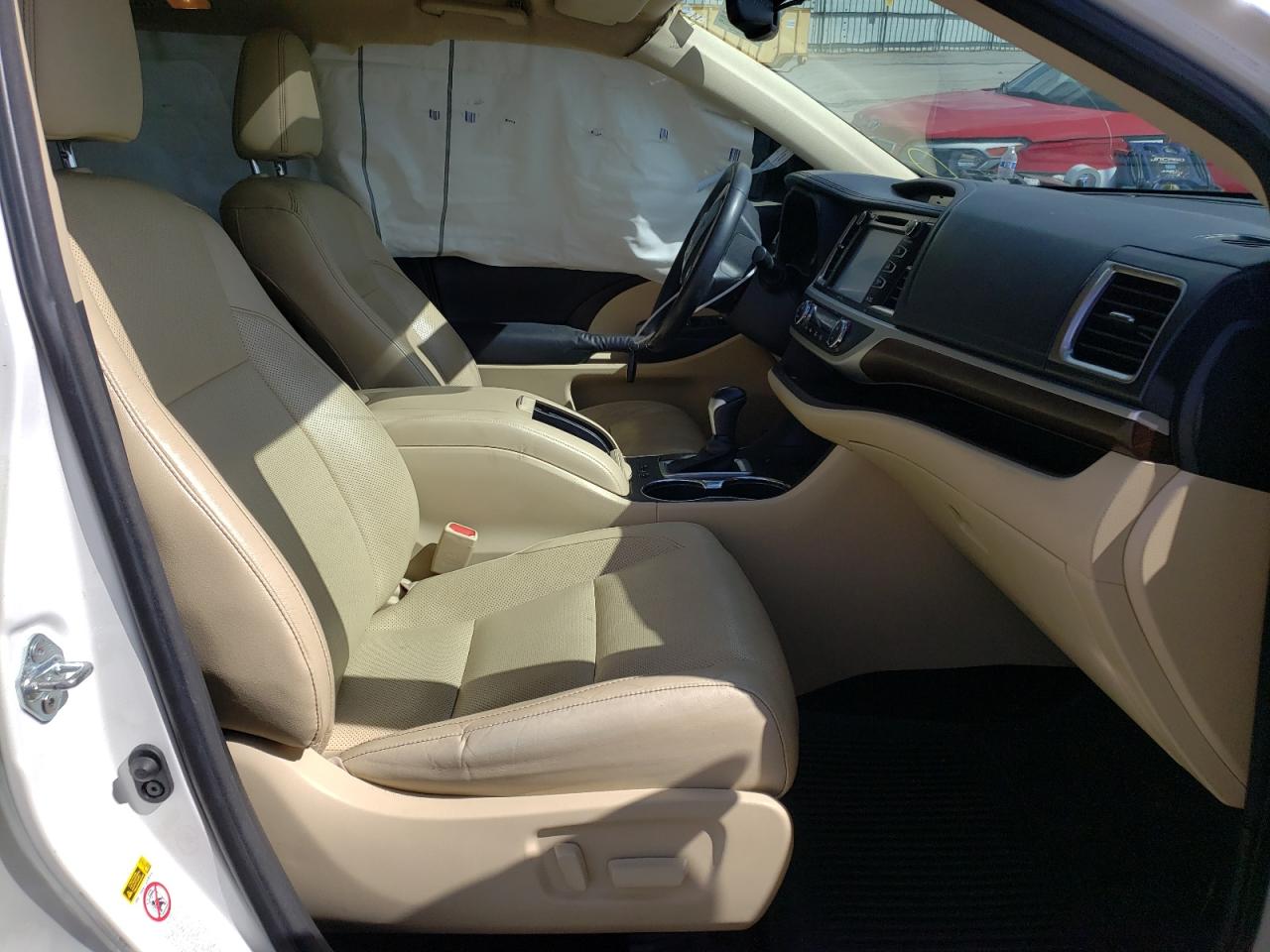 Фото 5 с аукциона – 2014 TOYOTA HIGHLANDER с VIN 5TDYKRFH8ES010407