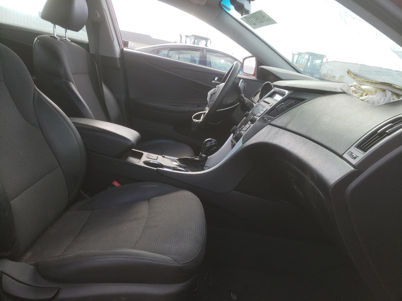 Photo 5 from auction – 2013 HYUNDAI SONATA SE with VIN 5NPEC4AC2DH587355