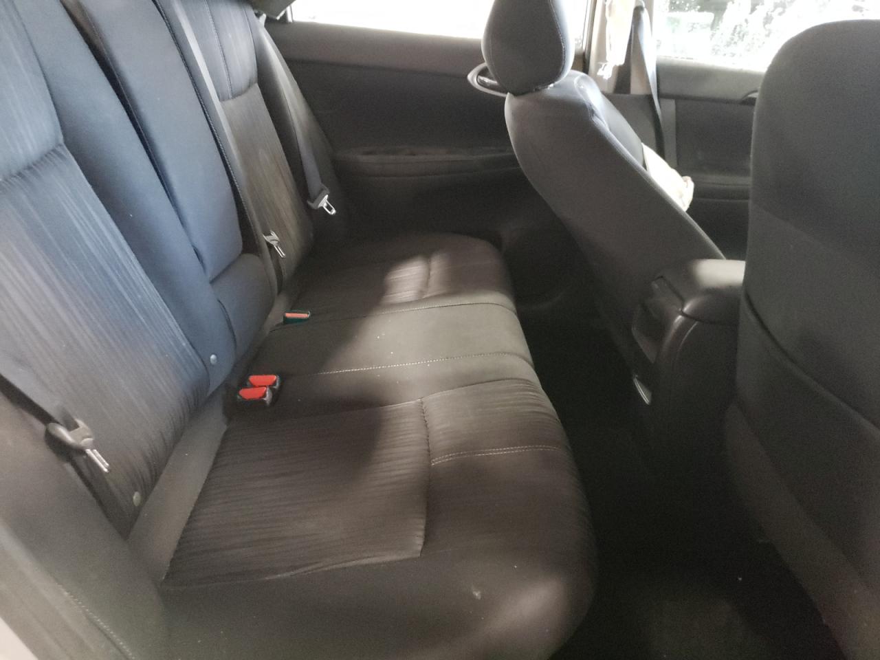 Photo 6 from auction – 2016 NISSAN SENTRA S with VIN 3N1AB7AP1GY215084