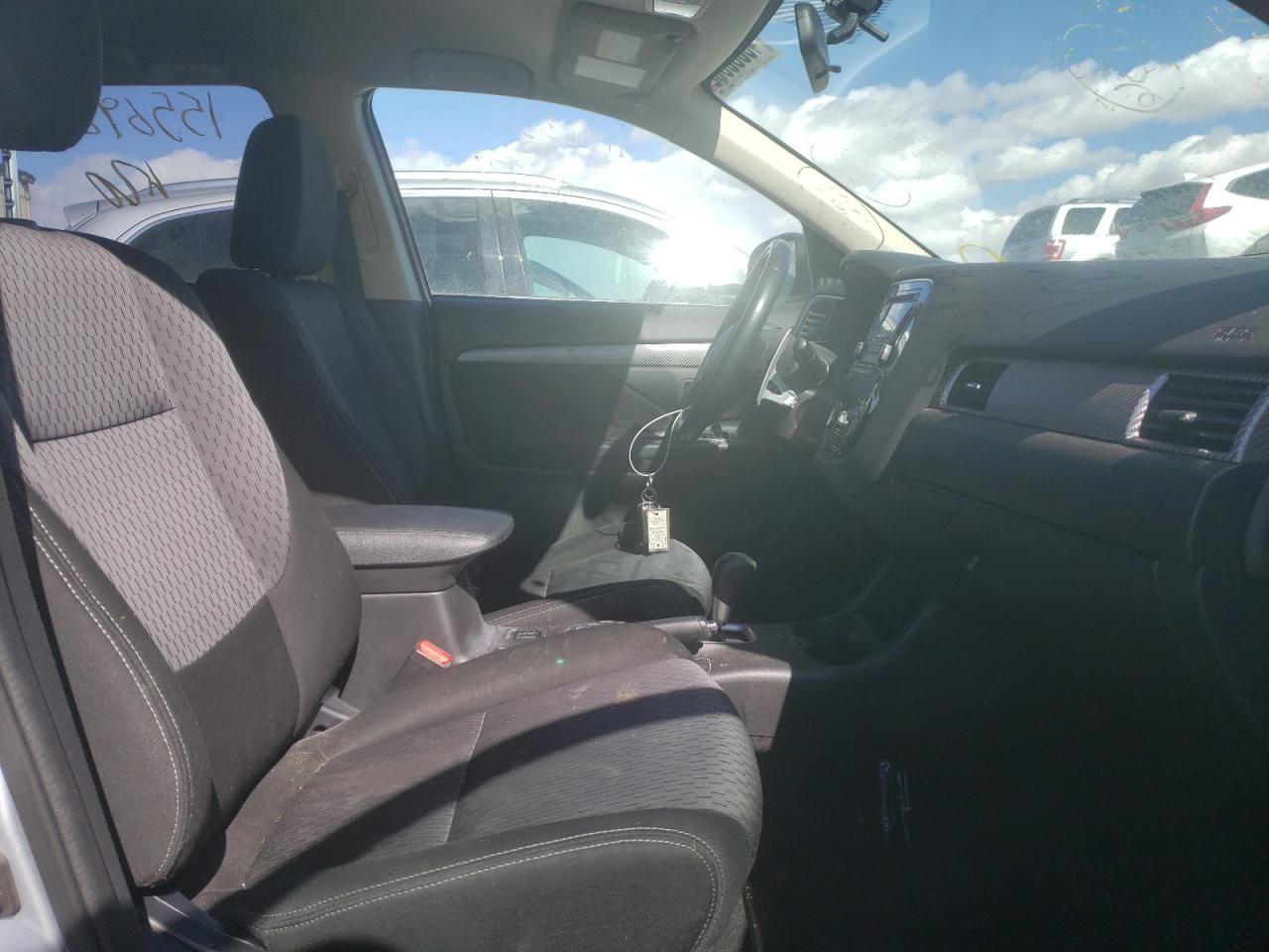 Photo 5 from auction – 2015 MITSUBISHI OUTLANDER with VIN JA4JZ3AX1FZ602153