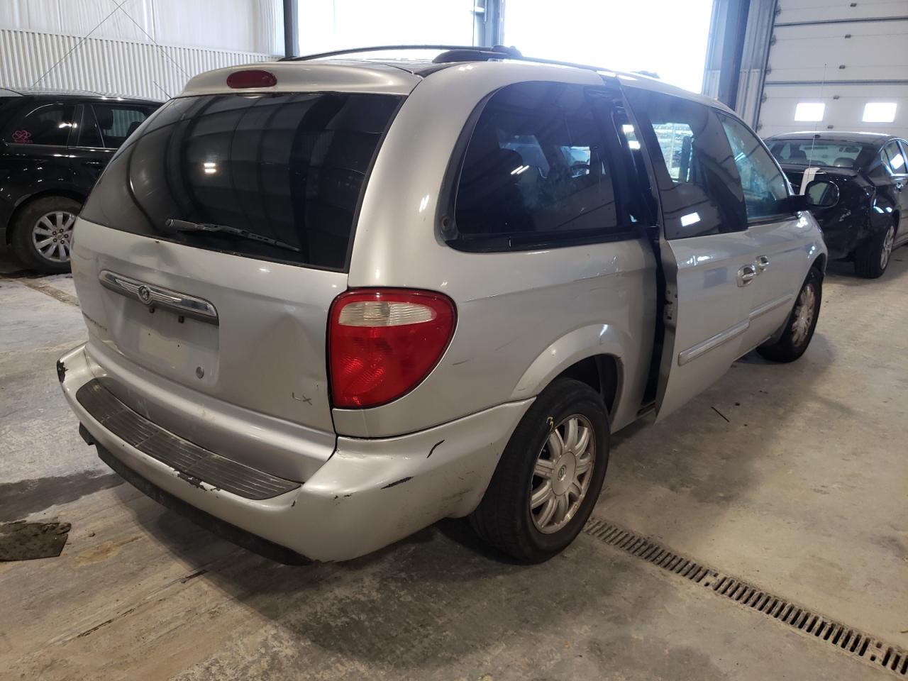 Photo 4 from auction – 2006 CHRYSLER TOWN & COU with VIN 2A8GP54L26R798732
